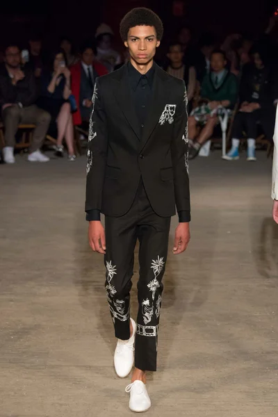 Look 3